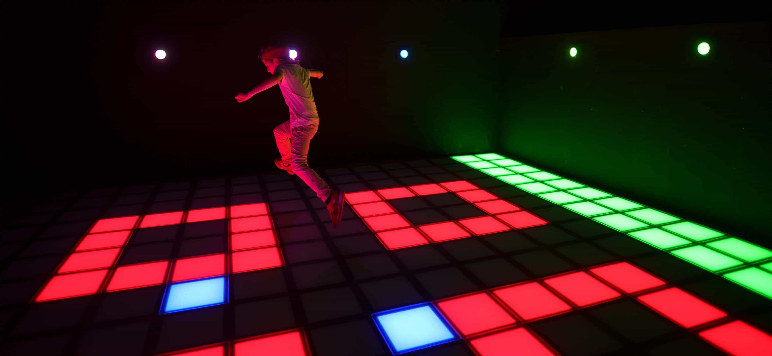 Pixel aréna (GRIDY FLOOR)